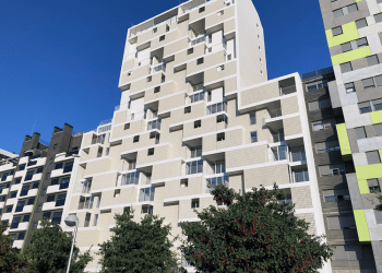 El concejal de Vivienda de Madrid visita la promoción en alquiler que está construyendo la EMVS