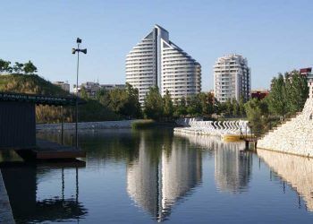 El Colegio de Ingenieros Industriales y Ferrovial abordan la evolución de las ciudades inteligentes en Smart Cities