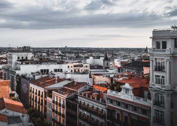 Las compraventas de vivienda inscritas descendieron durante el tercer trimestre el 16,6%