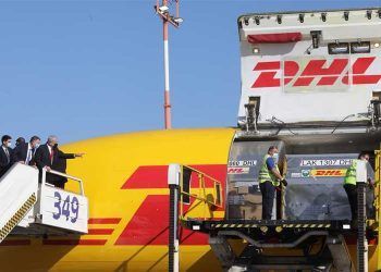 DHL comienza la distribución internacional de la vacuna contra la COVID-19