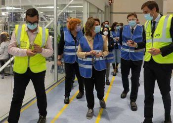 Teresa Ribera visita las instalaciones de Power Electronics en Valencia