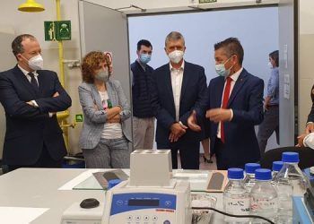 El conseller de Economía Sostenible visita la red de institutos tecnológicos con el presidente de Las Cortes valencianas