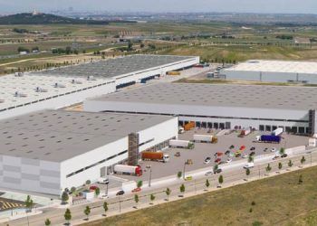 Palm Capital firma con Arrival y MCR 2 contratos de arrendamiento