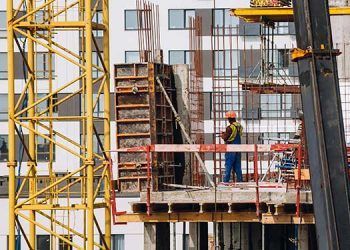 Arquitectos y aparejadores renuevan su convenio para agilizar la tramitación de los Certificados de Fin de Obra