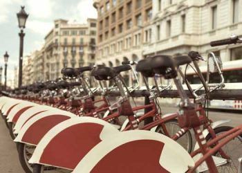 Adaptar las políticas de movilidad de las urbes al perfil de los visitantes incrementaría su competitividad