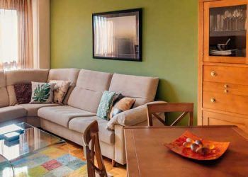 El precio de la vivienda en España en el último año sube y el del alquiler cae