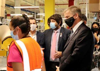 Amazon creará 1.200 empleos fijos en su nuevo centro logístico robotizado en Murcia
