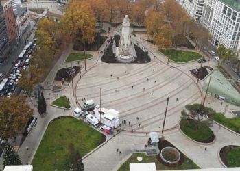 Almeida reabre la nueva plaza de España