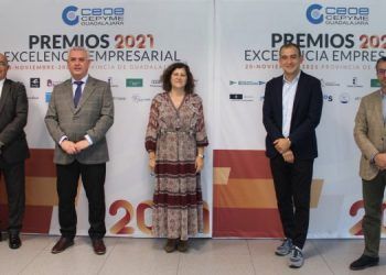 Fotografía de rueda de prensa premios excelncia empresarial 2021 CEOE-CEPYME Guadalajara