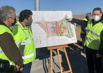 La Comunidad de Madrid conoce las necesidades de infraestruturas y transportes en Los Ahijones