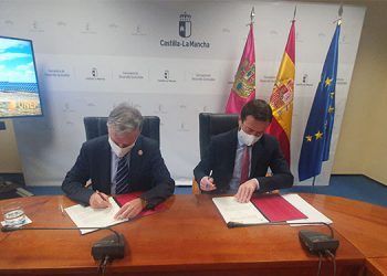 UNEF y la Junta de Castilla-La Mancha firman un acuerdo para impulsar las energías renovables en la región