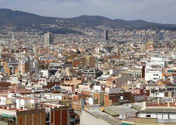 Las compraventas de viviendas inscritas aumentan un 24,4% en tasa anual y un 7,9% en tasa mensual