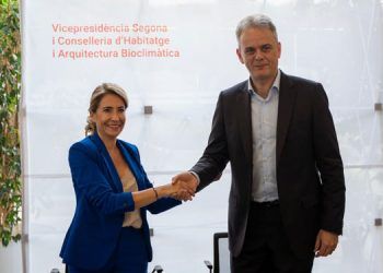 Illueca firma un acuerdo con la ministra de Agenda Urbana para construir 1.100 viviendas públicas en 17 solares de la Generalitat