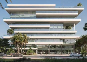 Grupo Insur desarrollará un edificio de oficinas ‘prime’ en Las Tablas, junto a Madrid Nuevo Norte, el gran proyecto de transformación urbana del norte de la capital. Las obras comenzarán en el segundo trimestre de 2023 y generarán más de 300 puestos de trabajo entre empleos directos e indirectos. El nuevo edificio de oficinas inteligentes de última generación tendrá una superficie alquilable de 9.000 metros cuadrados, 200 plazas de garaje y contará con jardín y una terraza en cubierta para eventos y disfrute de sus usuarios. Bajo un concepto global de sostenibilidad, el inmueble será capaz de satisfacer toda la demanda tecnológica de las empresas y contará con las más altas certificaciones en bienestar, sostenibilidad y conectividad para atraer y retener talento humano. Con este desarrollo, el segundo de oficinas en Madrid tras el Parque Empresarial Río 55, el Grupo afianza su crecimiento en la Comunidad y avanza en la diversificación geográfica de su actividad patrimonial, objetivos marcados en su plan estratégico 2021/2025. Energéticamente eficiente y saludable, el edificio de oficinas se ubicará en la confluencia de la calle Foresta y Puerto de Somport y tendrá una conexión rápida y directa con la prolongación de la calle Agustín de Foxá, principal viario de Madrid Nuevo Norte que comunicará el edificio en muy pocos minutos con la estación de Chamartín y su nuevo Centro de Negocios. Adicionalmente, la remodelación del nudo norte por el Ayuntamiento, ya en ejecución, y la importante nueva dotación de transporte público que incorpora Madrid Nuevo Norte mejorarán sustancialmente la accesibilidad del proyecto. En el último año, Grupo Insur ha intensificado su apuesta por el desarrollo de oficinas certificadas y de última generación con otros dos emblemáticos proyectos en desarrollo en Málaga capital, uno en la zona de Tabacalera y otro en Martiricos, de una superficie conjunta de más de 20.500 metros cuadrados y con una inversión de 62 millones de euros. Acerca de Grupo Insur Grupo Insur es una compañía de gestión integral inmobiliaria con más de 75 años de experiencia en el sector que cotiza en Bolsa desde 1984. En su actividad de promoción, cuenta con una cartera de más de 4.500 viviendas en las zonas prime de Andalucía y Madrid. En su actividad patrimonial, cuenta con una cartera total de 130.0000 metros cuadrados de oficinas, hoteles, locales comerciales y aparcamientos, siendo líder en Andalucía, donde cuenta con más de 116.000 metros cuadrados en propiedad destinados al arrendamiento y 3.000 plazas de aparcamiento. También en Madrid, cuenta con el edificio norte de Río 55 Business Park, con 14.000 metros cuadrados de oficinas y 200 plazas de aparcamiento, 8.600 metros cuadrados de zonas verdes y doble certificación: Well Oro y Breeam Very Good. Contacto de Prensa: