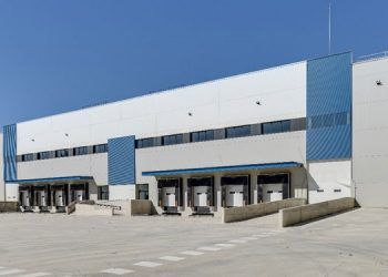 Nave de nueva construcción ubicada en Coslada (Madrid), alquilada al grupo Golderos.