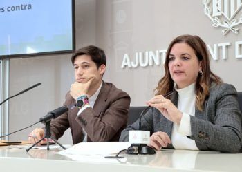 Borja Sanjuán, concejal de Hacienda, y Sandra Gómez, vicealcaldesa, concejala de Desarrollo Urbano y alcaldesa en funciones de València