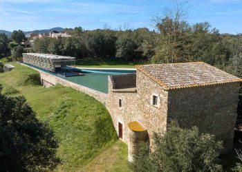 Haya pone a la venta El Pabellón en el Estanque, un inmueble  reformado por un Premio Pritzker en Girona