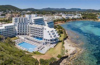 Banca March crea una ‘joint venture’ con Meliá y compra el 80% de tres hoteles en Ibiza y Fuerteventura