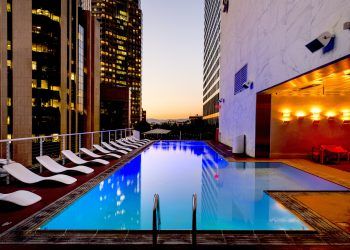 Comprar un piso con piscina en España supone un sobrecoste del 56%