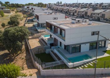 AEDAS Homes entrega una nueva promoción industrializada en Boadilla del Monte vendida al 100%