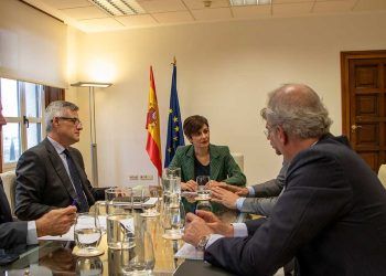 Isabel Rodríguez muestra su colaboración a la CNC para ampliar la oferta de mano de obra en el sector, mejorar la cualificación e incorporar a las mujeres