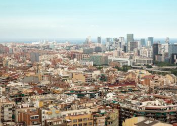 Eixample, Sants y San Martí, los tres distritos con mayor compraventa comercial en 2023