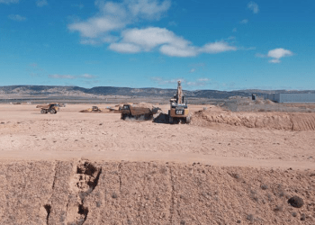 APL da comienzo a las bras de electrificación de la parcela de Platea destinada a la nueva fábrica de Adeo y Finsa