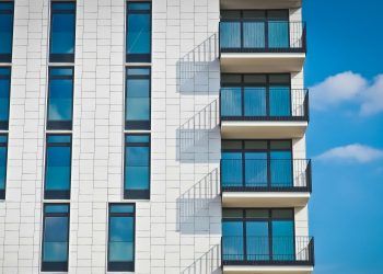 La Comunidad de Madrid aprueba el cambio de uso para convertir oficinas en pisos de alquiler asequible e incrementar la oferta de vivienda