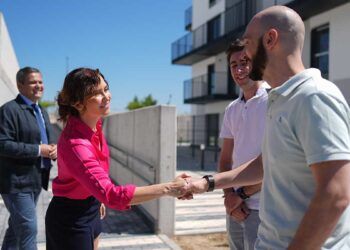 Díaz Ayuso entrega una nueva promoción de 209 viviendas en Tres Cantos en el marco del Plan Vive