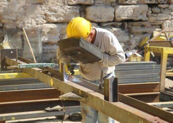 La falta de mano de obra especializada pone en riesgo el sector de la rehabilitación y construcción en España