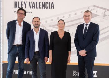 Ten Brinke y The Boost Society celebran el acto de colocación de la primera piedra de un nuevo alojamiento universitario en Moncada