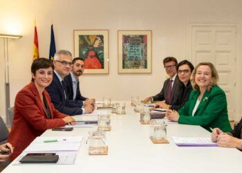 Rodríguez y Calviño exploran vías de colaboración para la financiación del parque público de vivienda en España