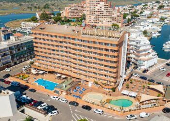 Prestige Hotels vende su hotel Prestige Sant Marc 4* en Rosas que seguirá gestionando en régimen de alquiler  