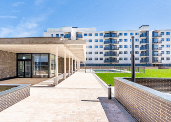 AEDAS Homes entrega a Brisa una promoción BTR de 195 viviendas en alquiler en Alcalá de Henares