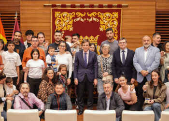 Almeida entrega las llaves de una promoción de 116 viviendas públicas de alquiler en El Cañaveral