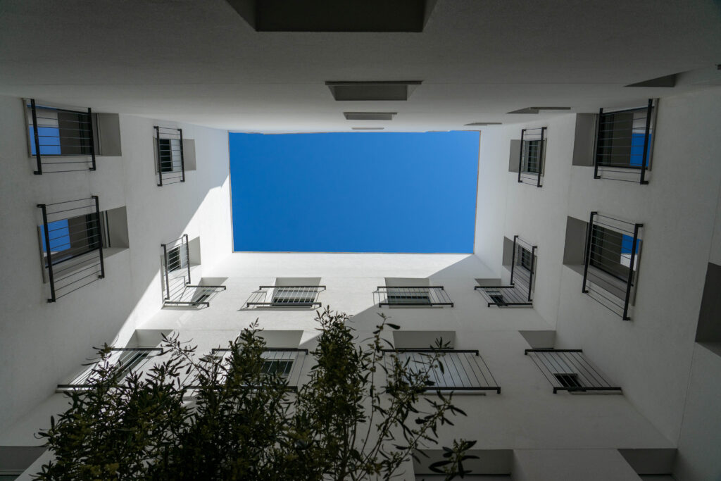 Patio interior del proyecto Eric Vökel Ribera Suites llevado a cabo por Arnaiz en Madrid.