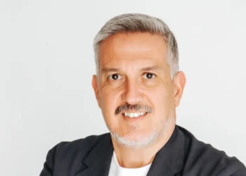 Retrato de Enric Jiménez, autor del artículo de opinión sobre licencias urbanísticas y vivienda asequible