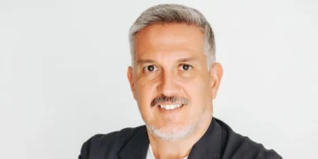 Retrato de Enric Jiménez, autor del artículo de opinión sobre licencias urbanísticas y vivienda asequible
